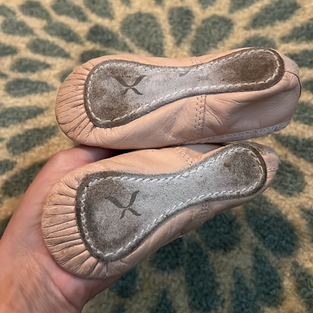 🩰Capezio Toddler Girl's Ballet Slipper sz. 7🩰 - Picture 3 of 4